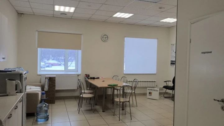 Единым лотом: Помещение на 1 этаже 372,4 кв. м., г. Екатеринбург, ул. Бебеля, д. 138; Здание (гараж), 51,2 кв. м, 16/100 доли в праве собственности на ЗУ, 1 440 кв. м, с. Туринская Слобода, ул. Первомайская, д. 24.